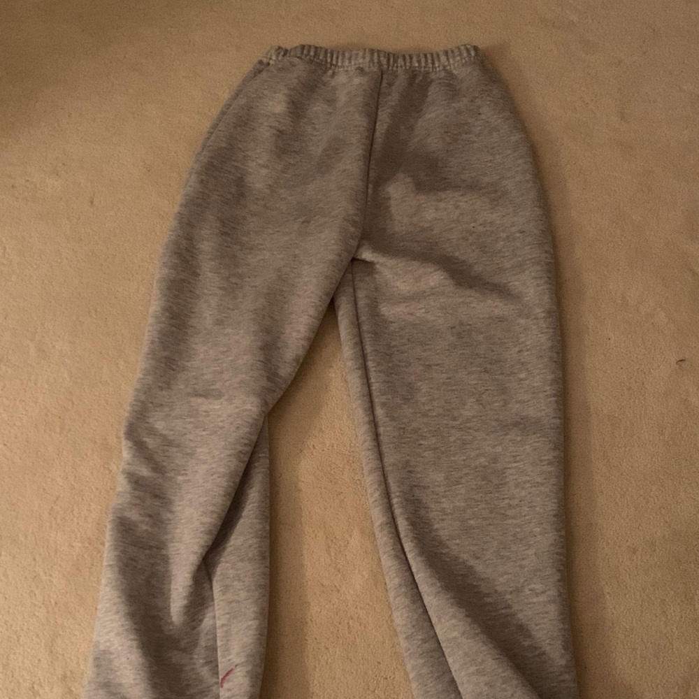 grey sweatpants